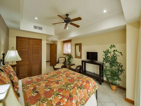 Beautiful Vacation Condo with Communal Pool & Hot Tub