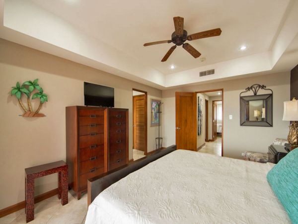 Beautiful Vacation Condo with Communal Pool & Hot Tub