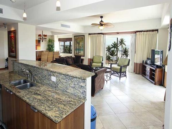 Beautiful Vacation Condo with Communal Pool & Hot Tub