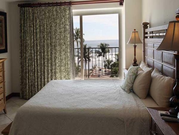Beautiful Vacation Condo with Communal Pool & Hot Tub