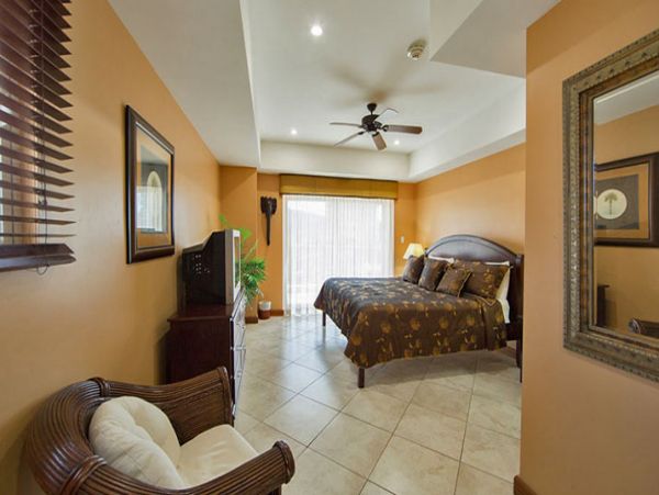 Beautiful Vacation Condo with Communal Pool & Hot Tub