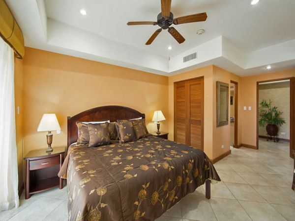 Beautiful Vacation Condo with Communal Pool & Hot Tub