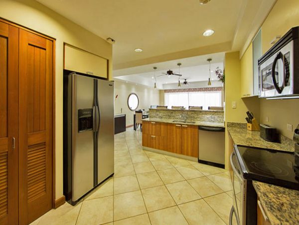 Beautiful Vacation Condo with Communal Pool & Hot Tub