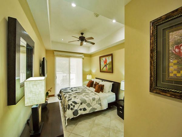 Beautiful Vacation Condo with Communal Pool & Hot Tub