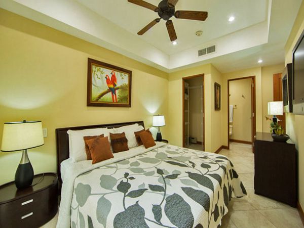 Beautiful Vacation Condo with Communal Pool & Hot Tub