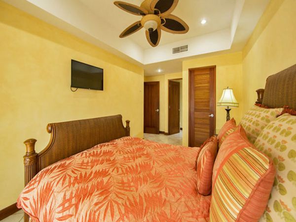 Beautiful Vacation Condo with Communal Pool & Hot Tub