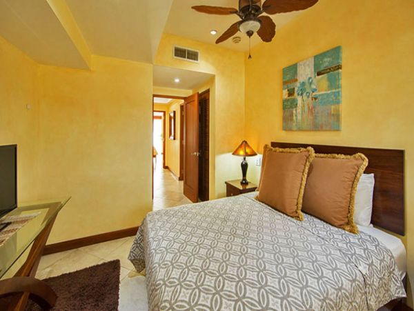 Beautiful Vacation Condo with Communal Pool & Hot Tub
