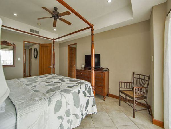 Beautiful Vacation Condo with Communal Pool & Hot Tub