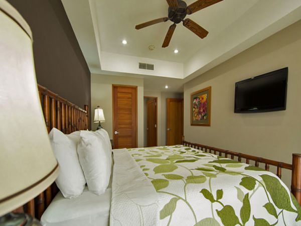 Beautiful Vacation Condo with Communal Pool & Hot Tub