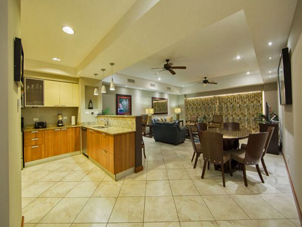 Beautiful Vacation Condo with Communal Pool & Hot Tub