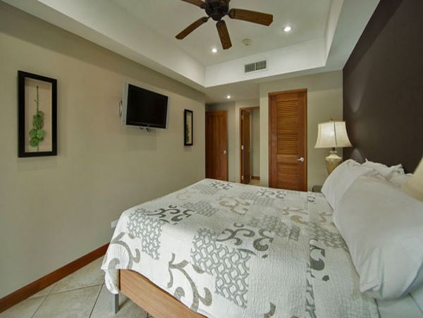 Beautiful Vacation Condo with Communal Pool & Hot Tub