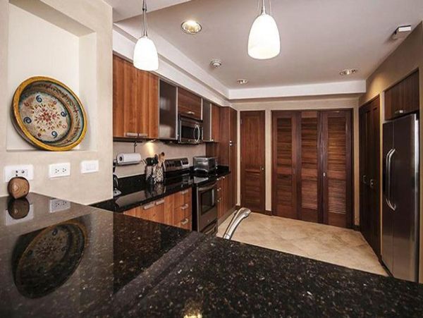 Beautiful Vacation Condo with Communal Pool & Hot Tub