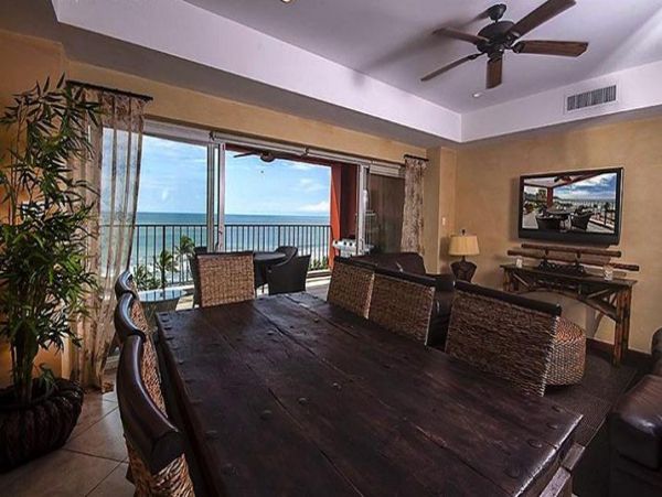 Beautiful Vacation Condo with Communal Pool & Hot Tub