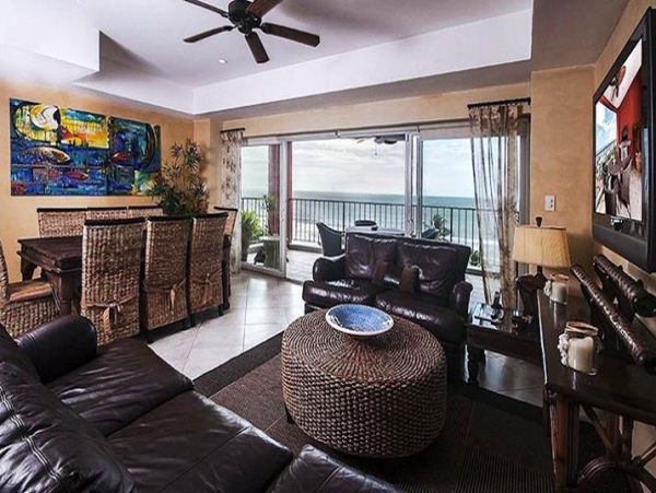 Beautiful Vacation Condo with Communal Pool & Hot Tub