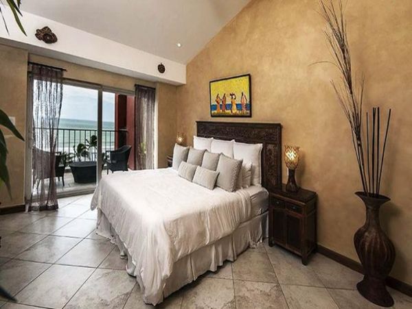 Beautiful Vacation Condo with Communal Pool & Hot Tub