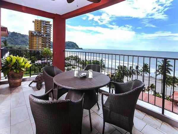 Beautiful Vacation Condo with Communal Pool & Hot Tub