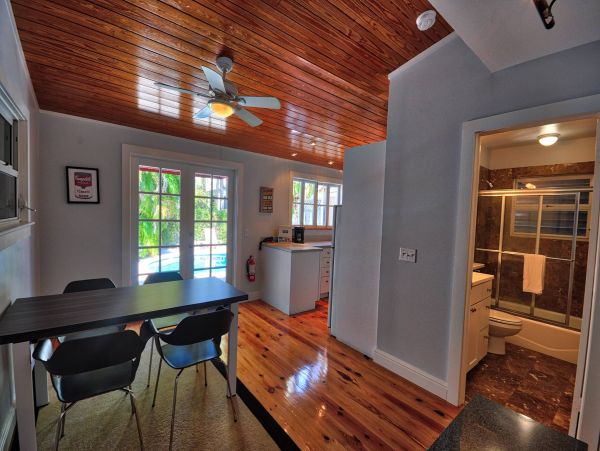 Twin Cottages with 2 bedrooms each close to Duval Street