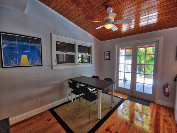 Twin Cottages with 2 bedrooms each close to Duval Street