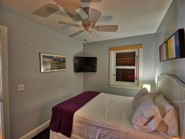 Twin Cottages with 2 bedrooms each close to Duval Street