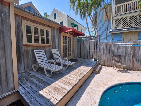 Twin Cottages with 2 bedrooms each close to Duval Street