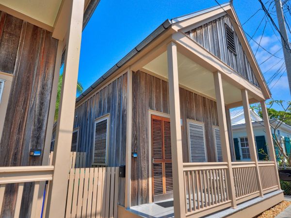 Twin Cottages with 2 bedrooms each close to Duval Street