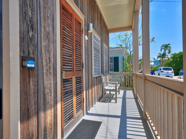 Twin Cottages with 2 bedrooms each close to Duval Street