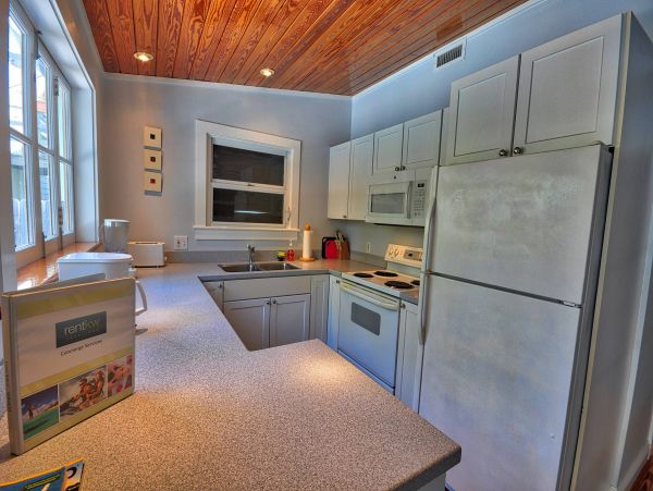 Twin Cottages with 2 bedrooms each close to Duval Street