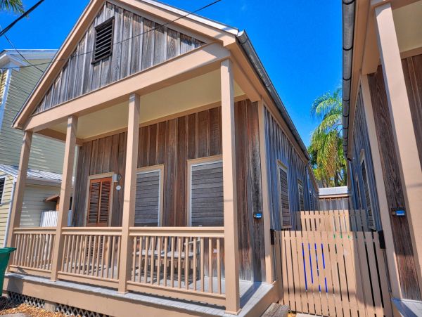 Twin Cottages with 2 bedrooms each close to Duval Street