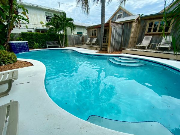 Twin Cottages with 2 bedrooms each close to Duval Street
