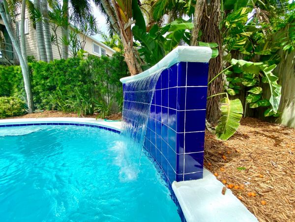 Twin Cottages with 2 bedrooms each close to Duval Street