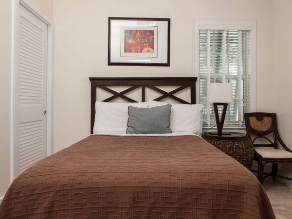 Luxury Townhome Three Blocks from Duval Street