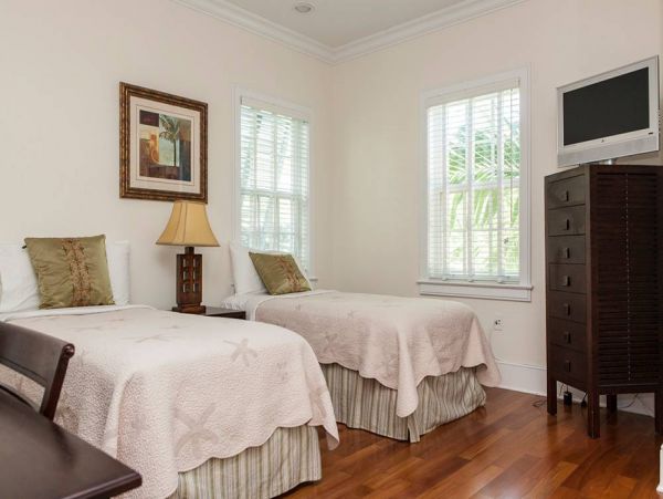 Luxury Townhome Three Blocks from Duval Street