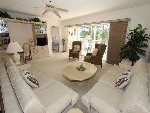 Beautiful Vacation Condo with Communal Pool & Hot Tub