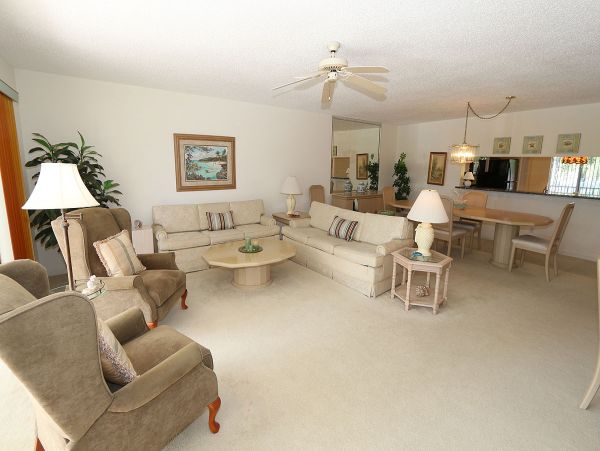Beautiful Vacation Condo with Communal Pool & Hot Tub