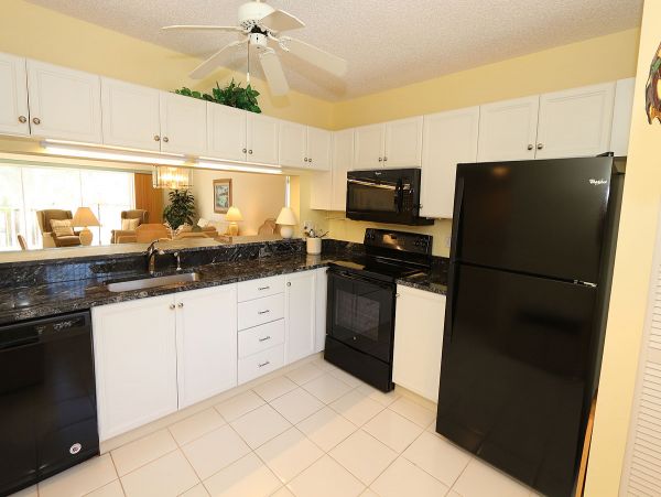 Beautiful Vacation Condo with Communal Pool & Hot Tub