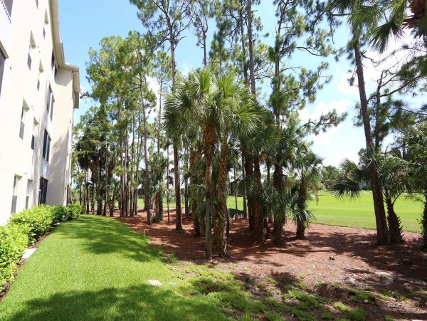 Beautiful Vacation Condo with Communal Pool & Hot Tub