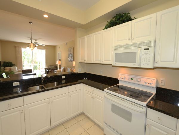 Beautiful Vacation Condo with Communal Pool & Hot Tub