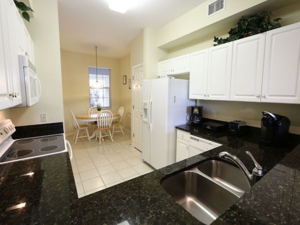 Beautiful Vacation Condo with Communal Pool & Hot Tub