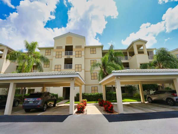 Beautiful Vacation Condo with Communal Pool & Hot Tub
