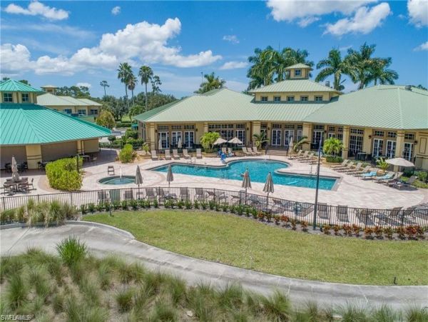 Beautiful Vacation Condo with Communal Pool & Hot Tub