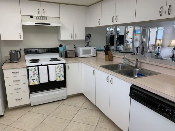 Naples Vacation Condo with Communal Pool Sleeps 4