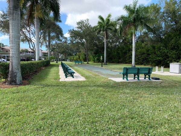 Naples Vacation Condo with Communal Pool Sleeps 4