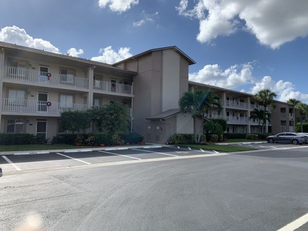 Naples Vacation Condo with Communal Pool Sleeps 4