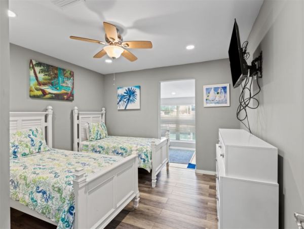 Waterfront Luxury Marathon Vacation Home Five Bedroom