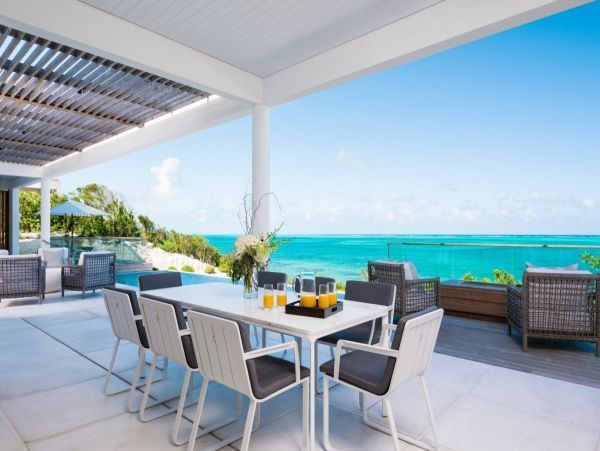 Beachfront Five Bedroom Luxury Villa in Turks and Caicos