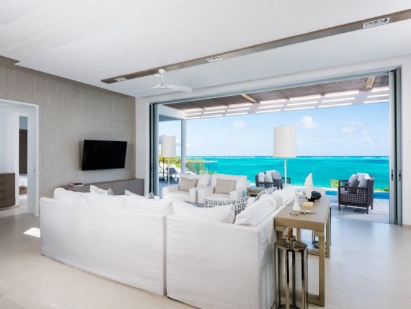 Beachfront Five Bedroom Luxury Villa in Turks and Caicos