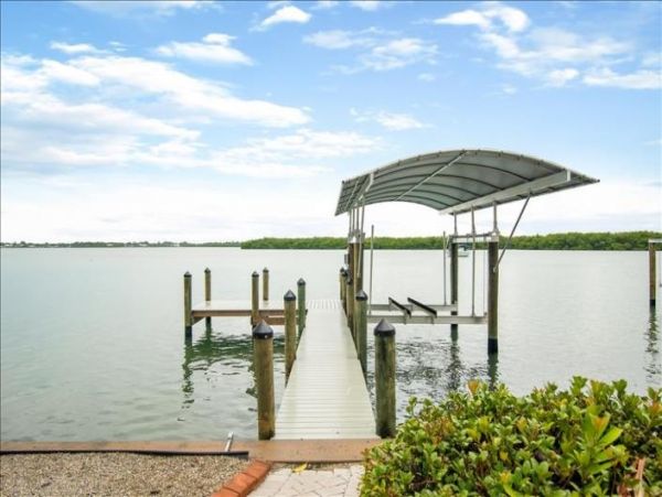 Luxurious Englewood Bayfront Home with Stunning Views