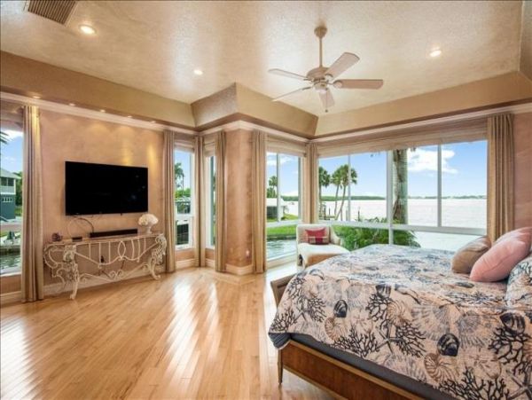 Luxurious Englewood Bayfront Home with Stunning Views