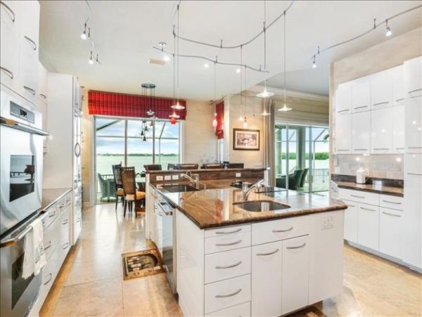 Luxurious Englewood Bayfront Home with Stunning Views