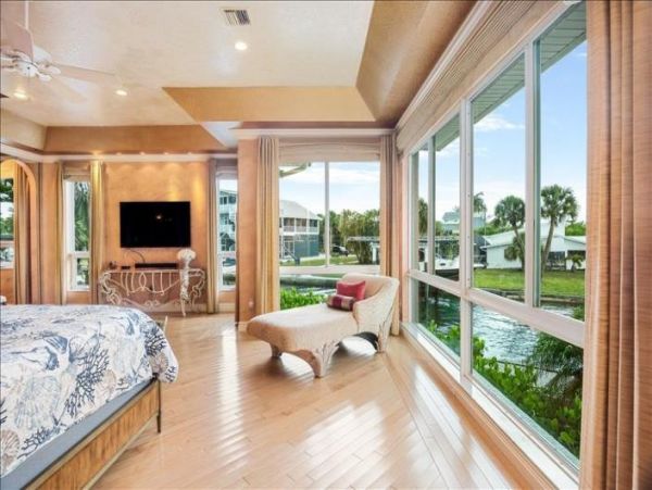 Luxurious Englewood Bayfront Home with Stunning Views